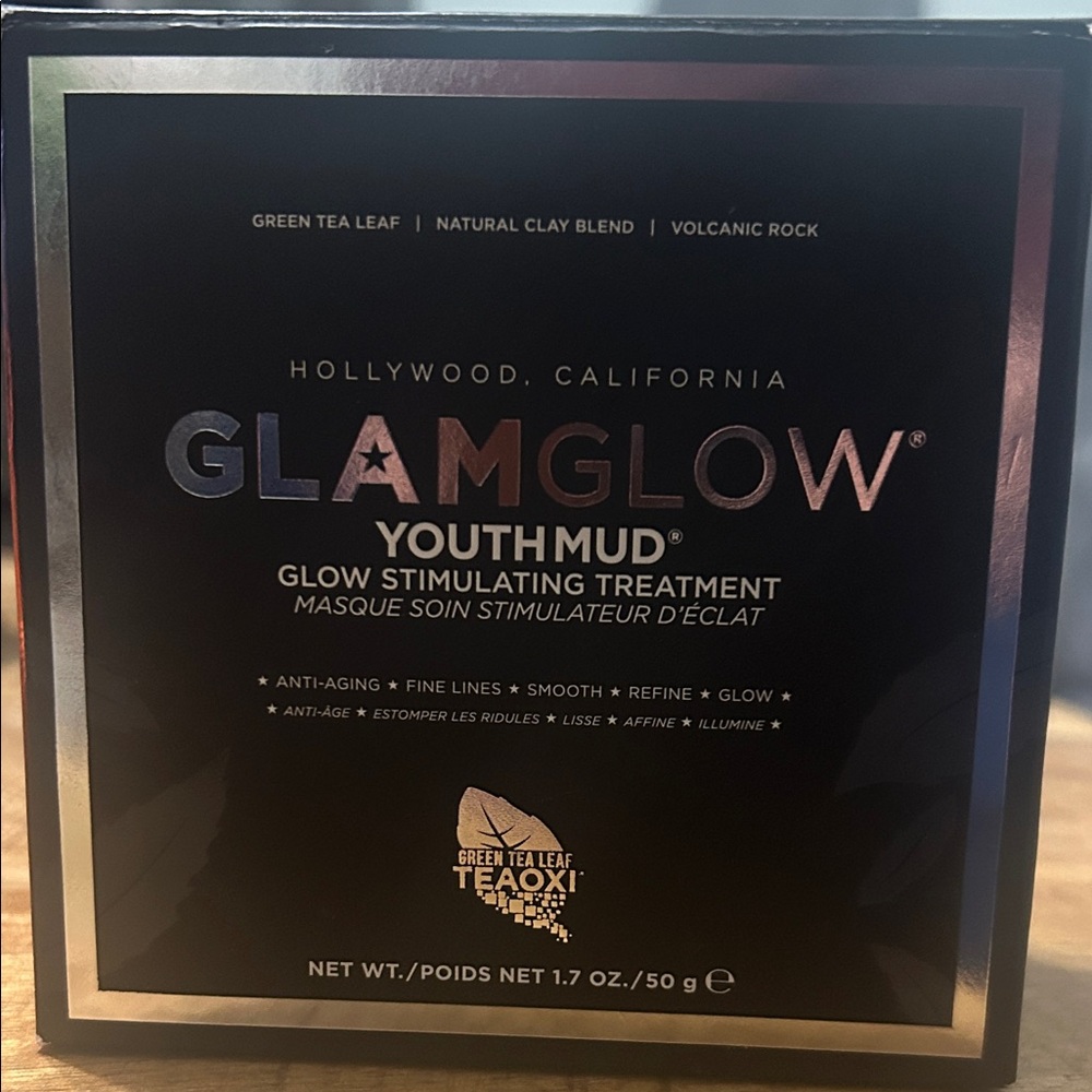 GLAMGLOW Youthmud Treatment with Silver and Black Packaging